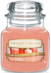 Yankee Candle Small Jar White Strawberry Bell mała świeca zapachowa truskawkowo-kwiatowa 104 g